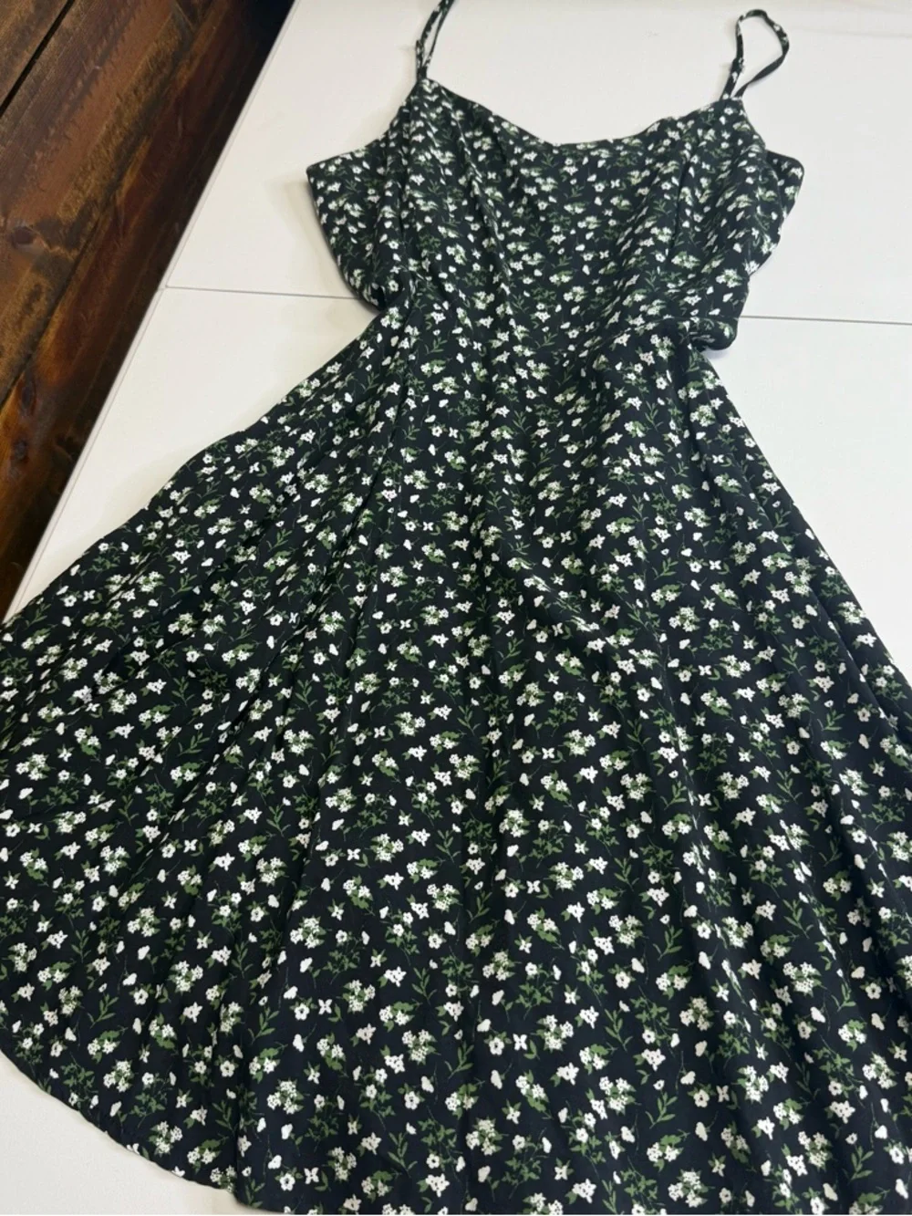 Floral Spaghetti Strap Dress in Black and White green flowers size L old navy - Picture 5 of 11